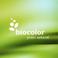 biocolor logotipo sobre fondo de color